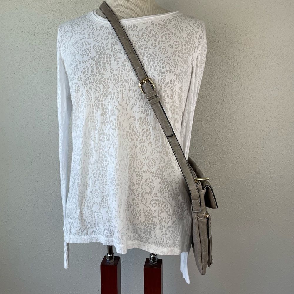 Faux Gray Leather Crossbody Purse EUC - Picture 7 of 10